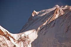 
Here’s another closer view from Bimtang of the summit plateau of Manaslu with the East Pinnacle (7992m) on the left and the summit to the right.
